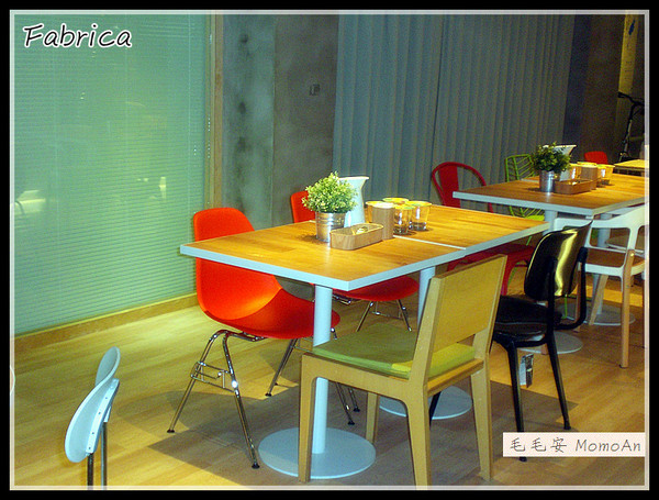 Fabrica 椅子:【口碑券35】Fabrica 椅子,從裝潢到餐點,處處可見店家的用心! Fabrica 椅子:【口碑券35】Fabrica 椅子,從裝潢到餐點,處處可見店家的用心!